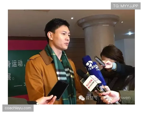仲满训练完直接啃鸡腿，这自律人设是不是有点绷不住了？